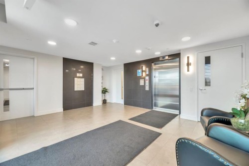 302-105 Lebel Crescent Nw, Calgary, AB - Indoor Photo Showing Other Room