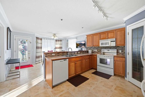 311 Saddlecreek Point Ne, Calgary, AB - Indoor Photo Showing Kitchen With Double Sink