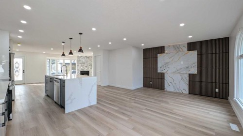 4 Harvey Place Sw, Calgary, AB - Indoor Photo Showing Kitchen With Upgraded Kitchen