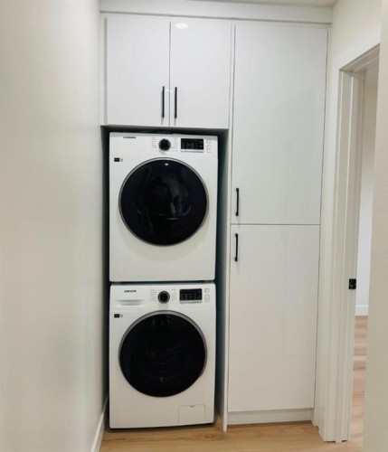 4 Harvey Place Sw, Calgary, AB - Indoor Photo Showing Laundry Room