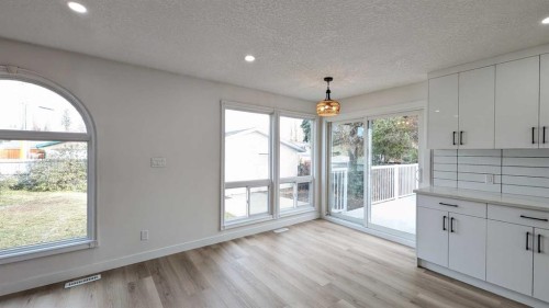 4 Harvey Place Sw, Calgary, AB - Indoor