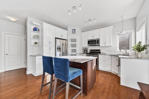 29 Cougarstone Manor Sw, Calgary, AB - Indoor Photo Showing Kitchen With Upgraded Kitchen