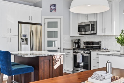 29 Cougarstone Manor Sw, Calgary, AB - Indoor Photo Showing Kitchen With Upgraded Kitchen