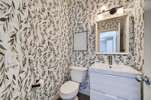 29 Cougarstone Manor Sw, Calgary, AB - Indoor Photo Showing Bathroom