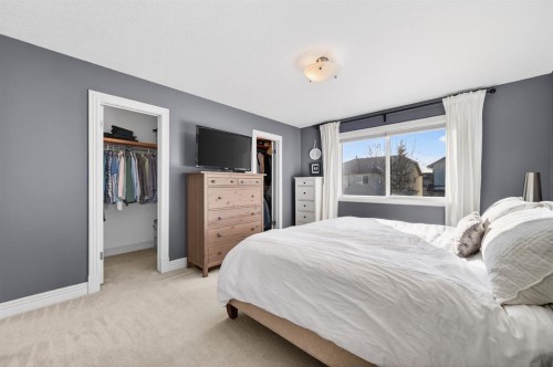 29 Cougarstone Manor Sw, Calgary, AB - Indoor Photo Showing Bedroom