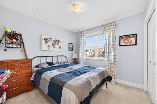 29 Cougarstone Manor Sw, Calgary, AB - Indoor Photo Showing Bedroom