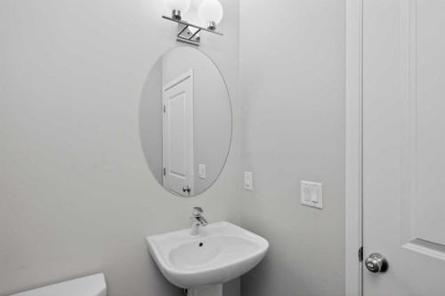 953 West Lakeview Drive, Chestermere, AB - Indoor Photo Showing Bathroom
