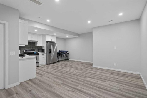953 West Lakeview Drive, Chestermere, AB - Indoor