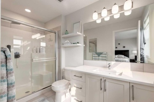 165 Sundown Road, Cochrane, AB - Indoor Photo Showing Bathroom