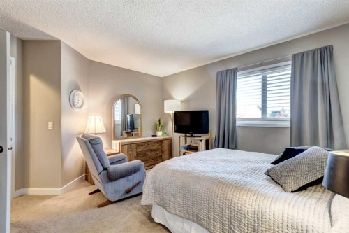 156 Cedarbrook Way Sw, Calgary, AB - Indoor Photo Showing Bedroom