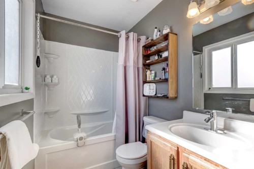 156 Cedarbrook Way Sw, Calgary, AB - Indoor Photo Showing Bathroom