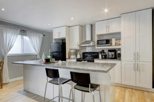 156 Cedarbrook Way Sw, Calgary, AB - Indoor Photo Showing Kitchen