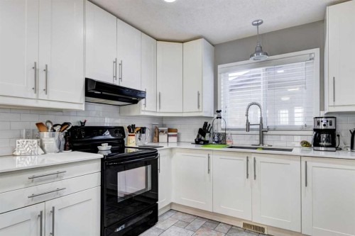 156 Cedarbrook Way Sw, Calgary, AB - Indoor Photo Showing Kitchen