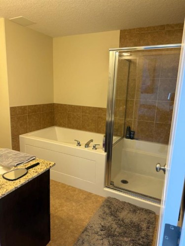701-16 Varsity Estates Circle Nw, Calgary, AB - Indoor Photo Showing Bathroom