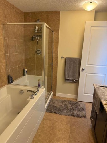 701-16 Varsity Estates Circle Nw, Calgary, AB - Indoor Photo Showing Bathroom