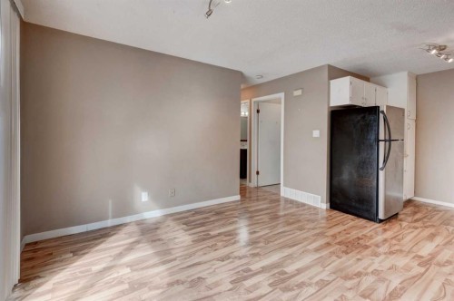 11452 8 Street Sw, Calgary, AB - Indoor