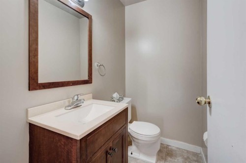 11452 8 Street Sw, Calgary, AB - Indoor Photo Showing Bathroom