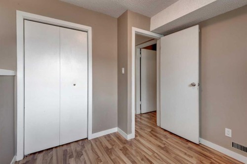 11452 8 Street Sw, Calgary, AB - Indoor Photo Showing Other Room