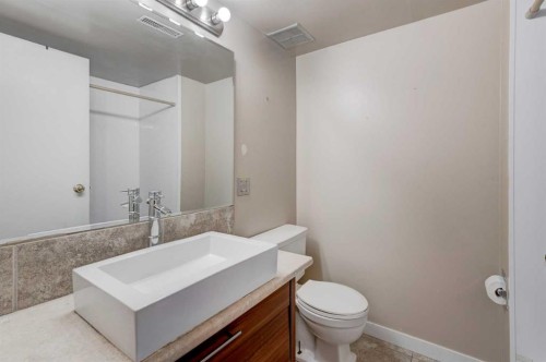 11452 8 Street Sw, Calgary, AB - Indoor Photo Showing Bathroom