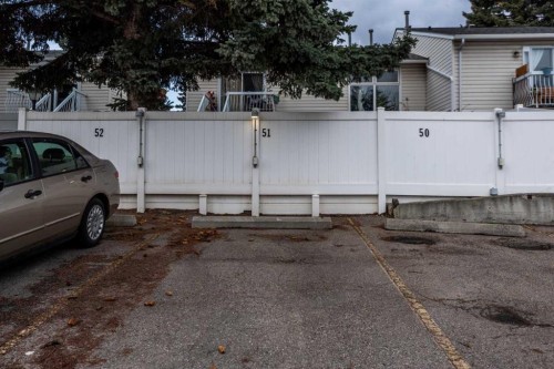 11452 8 Street Sw, Calgary, AB - Outdoor