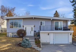 5212 33 Street NW Calgary, AB T2L 1V4