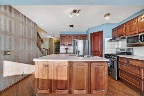 52 Riverwood Circle Se, Calgary, AB - Indoor Photo Showing Kitchen