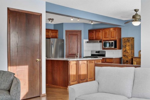 52 Riverwood Circle Se, Calgary, AB - Indoor