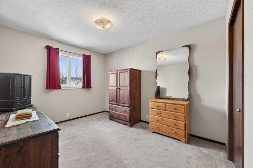 52 Riverwood Circle Se, Calgary, AB - Indoor Photo Showing Bedroom