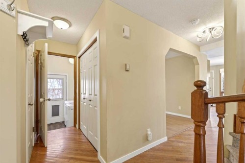 84 Rivergreen Crescent Se, Calgary, AB - Indoor Photo Showing Other Room