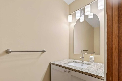 84 Rivergreen Crescent Se, Calgary, AB - Indoor Photo Showing Bathroom