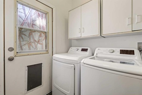 84 Rivergreen Crescent Se, Calgary, AB - Indoor Photo Showing Laundry Room