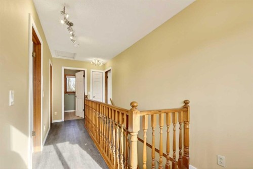 84 Rivergreen Crescent Se, Calgary, AB - Indoor Photo Showing Other Room