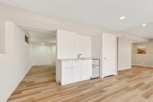 84 Rivergreen Crescent Se, Calgary, AB - Indoor Photo Showing Other Room