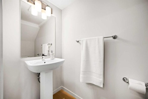 403-474 Seton Circle Se, Calgary, AB - Indoor Photo Showing Bathroom