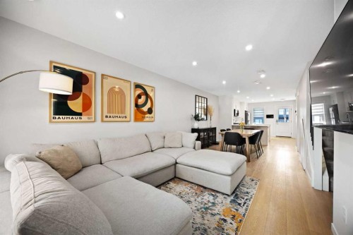 403-474 Seton Circle Se, Calgary, AB - Indoor Photo Showing Living Room