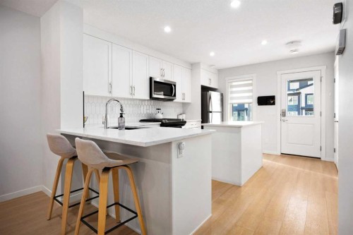 403-474 Seton Circle Se, Calgary, AB - Indoor Photo Showing Kitchen With Upgraded Kitchen