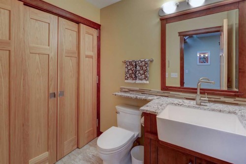 66 Scimitar Point Nw, Calgary, AB - Indoor Photo Showing Bathroom