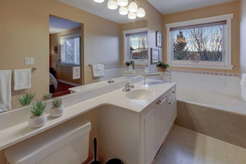 66 Scimitar Point Nw, Calgary, AB - Indoor Photo Showing Bathroom