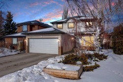 66 Scimitar Point NW Calgary, AB T3L 2B3