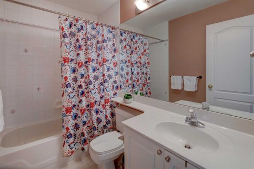 66 Scimitar Point Nw, Calgary, AB - Indoor Photo Showing Bathroom