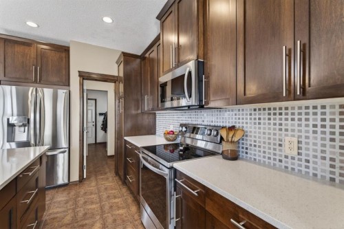 3 Pantego Avenue Nw, Calgary, AB - Indoor Photo Showing Kitchen With Stainless Steel Kitchen With Upgraded Kitchen