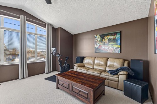 3 Pantego Avenue Nw, Calgary, AB - Indoor Photo Showing Living Room