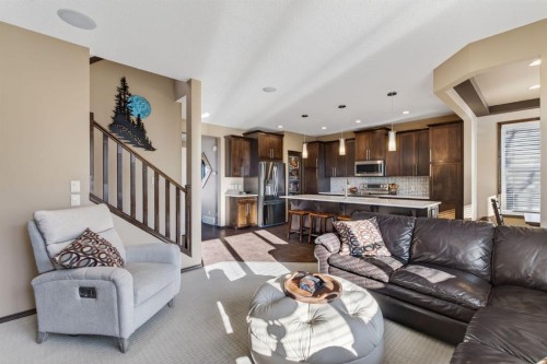 3 Pantego Avenue Nw, Calgary, AB - Indoor Photo Showing Living Room