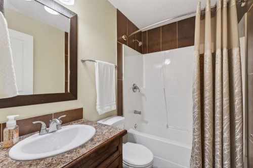 3 Pantego Avenue Nw, Calgary, AB - Indoor Photo Showing Bathroom