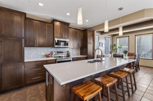 3 Pantego Avenue Nw, Calgary, AB - Indoor Photo Showing Kitchen With Upgraded Kitchen