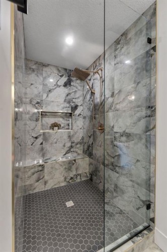 2044 Waterbury Road, Chestermere, AB - Indoor Photo Showing Bathroom