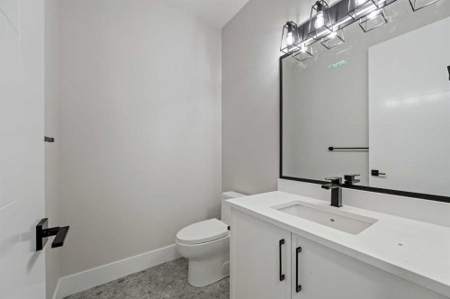 68 Heritage Ridge, Cochrane, AB - Indoor Photo Showing Bathroom