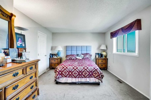 69 Coral Springs Park Ne, Calgary, AB - Indoor Photo Showing Bedroom