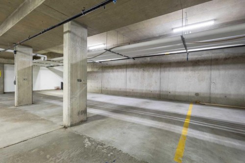 8103-14 Hemlock Crescent Sw, Calgary, AB - Indoor Photo Showing Garage