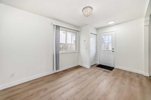 532 Rundleridge Drive Ne, Calgary, AB - Indoor Photo Showing Other Room